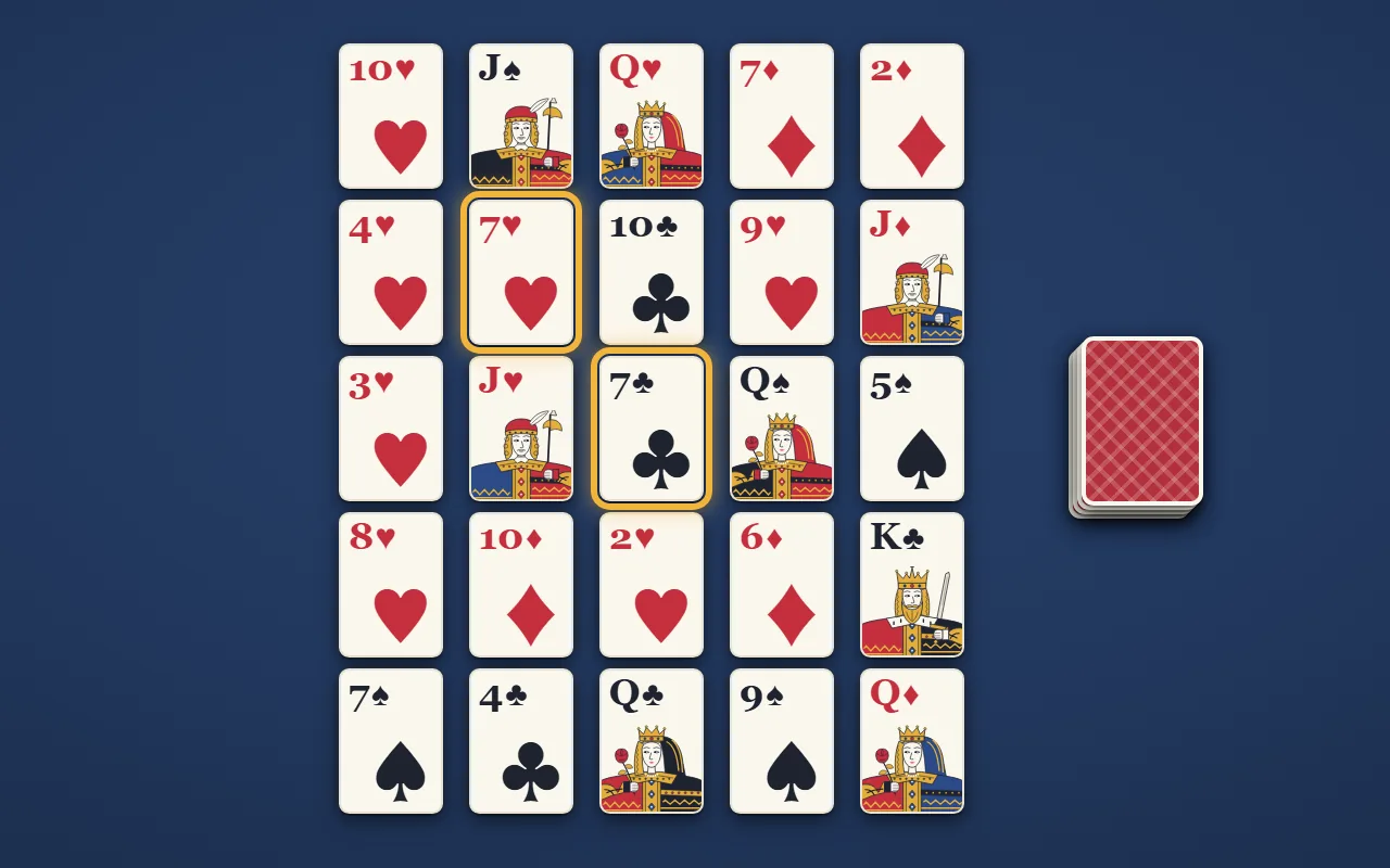 モンテカルロの並び。5枚×5段に表向きで並べたカード。斜めに隣り合うハートの7とクラブの7が金の枠で囲まれている。右に山札